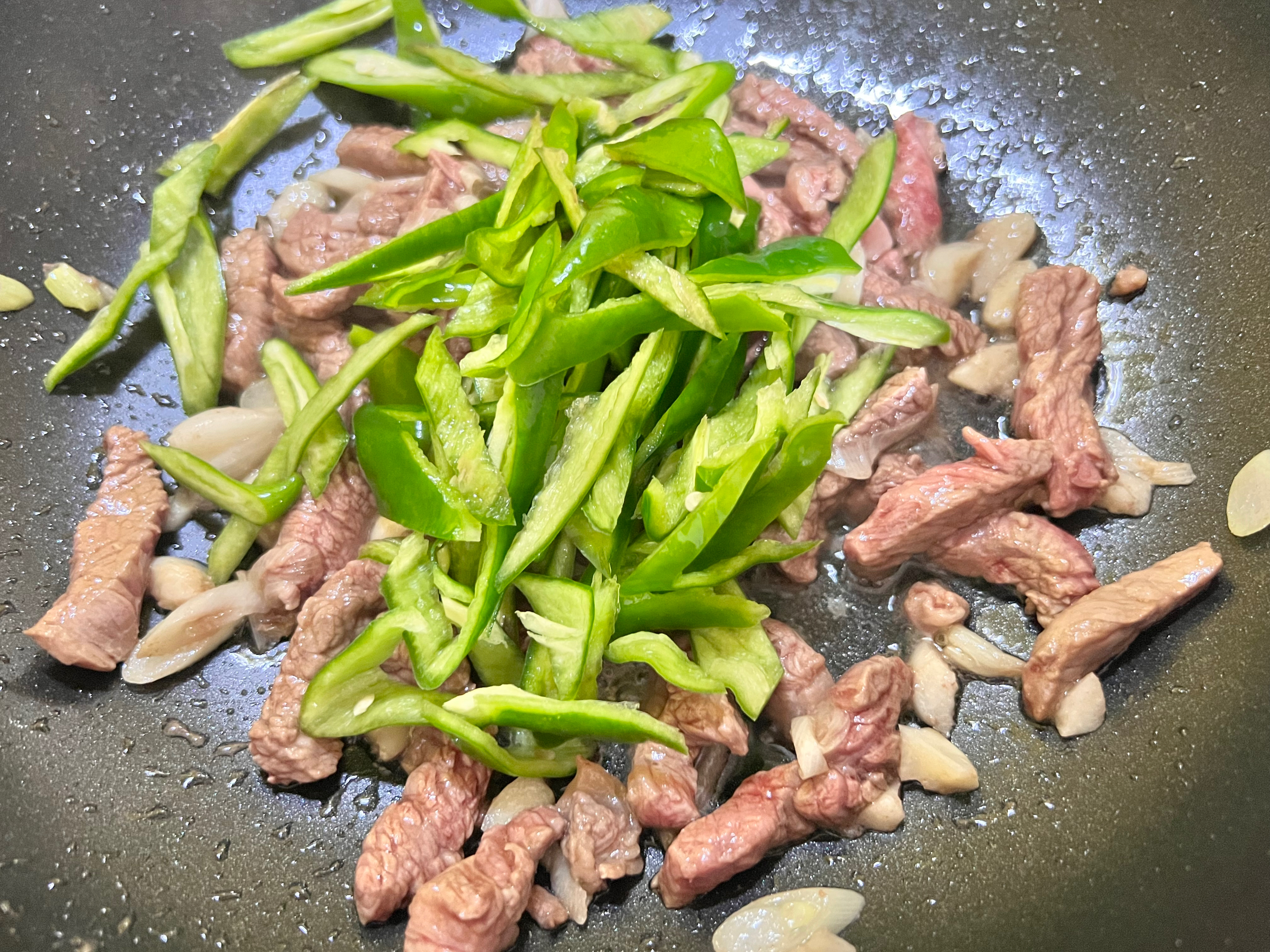 朝鲜族家庭【尖椒炒牛肉】简单又下饭的做法 步骤7