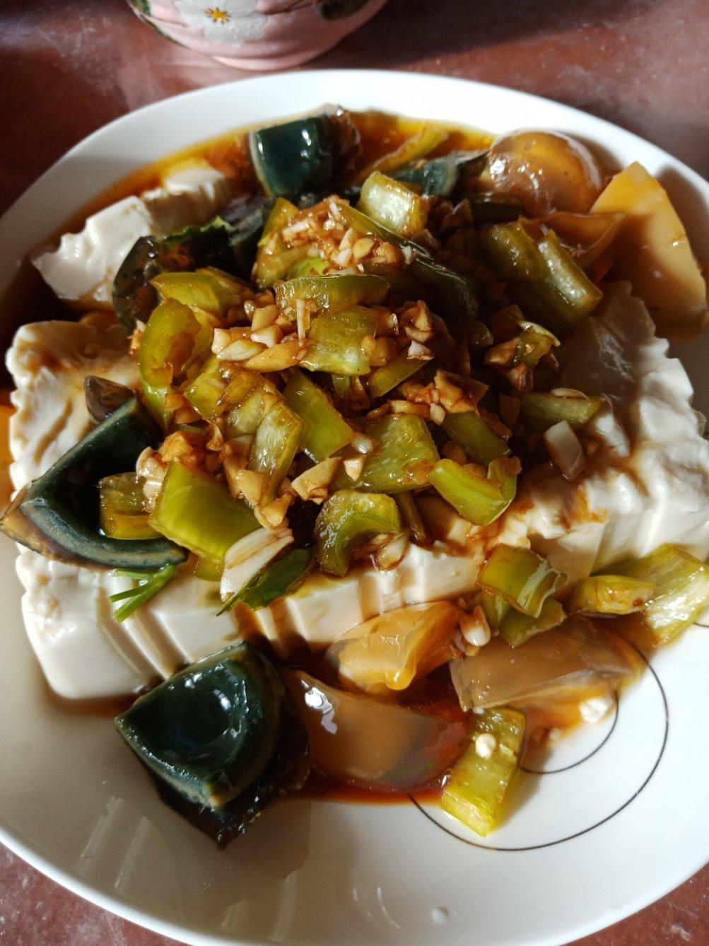皮蛋拌豆腐