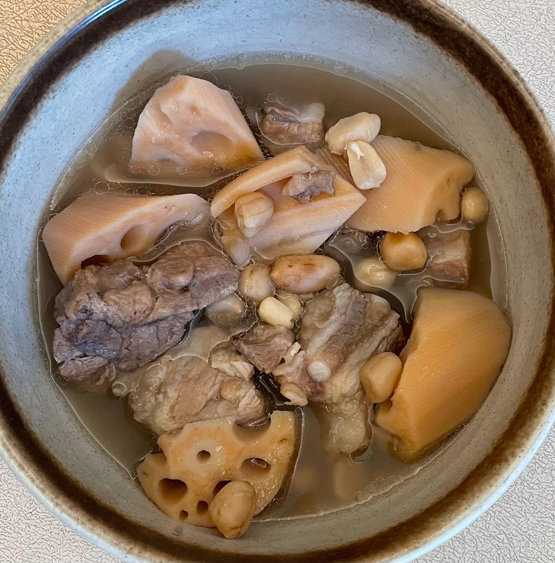莲藕排骨花生汤