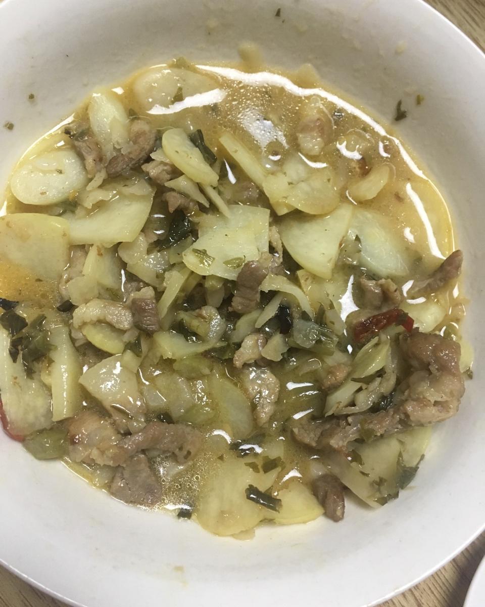 咸菜肉丝炒笋（茭白）