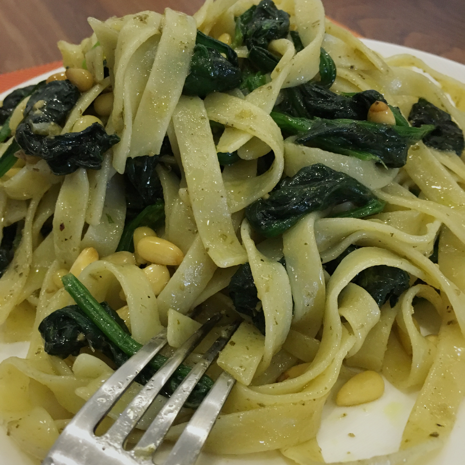 奶油菠菜青酱意大利面