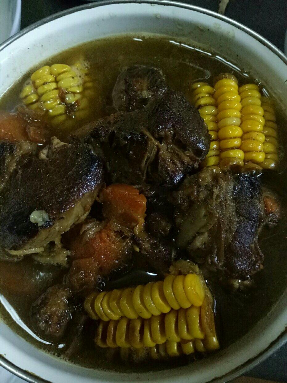 红烧排骨炖玉米