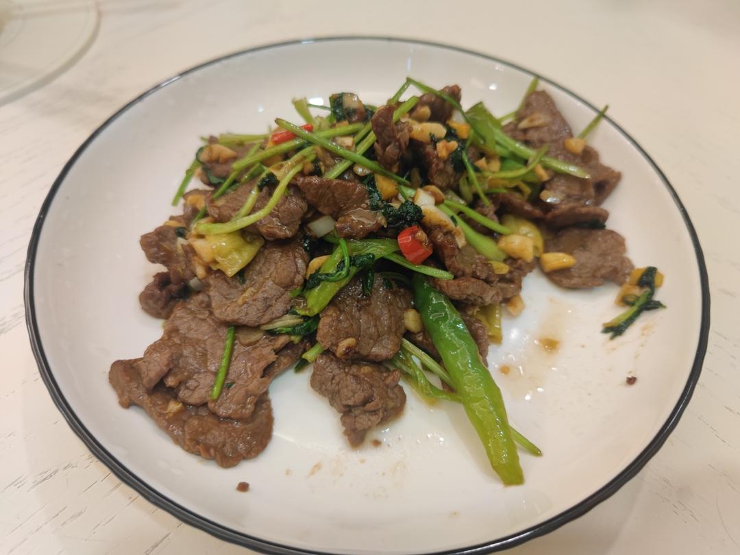 小炒黄牛肉，肉嫩味香！太好吃了简直是米饭杀手！