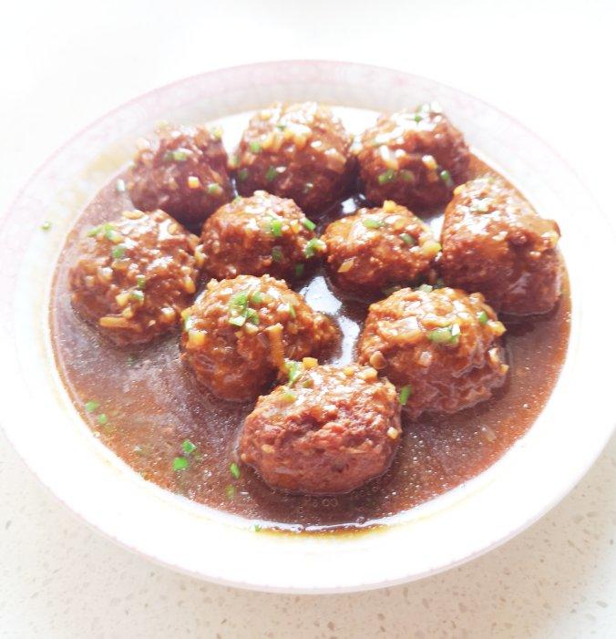 简单的红烧狮子头～拌饭太香了