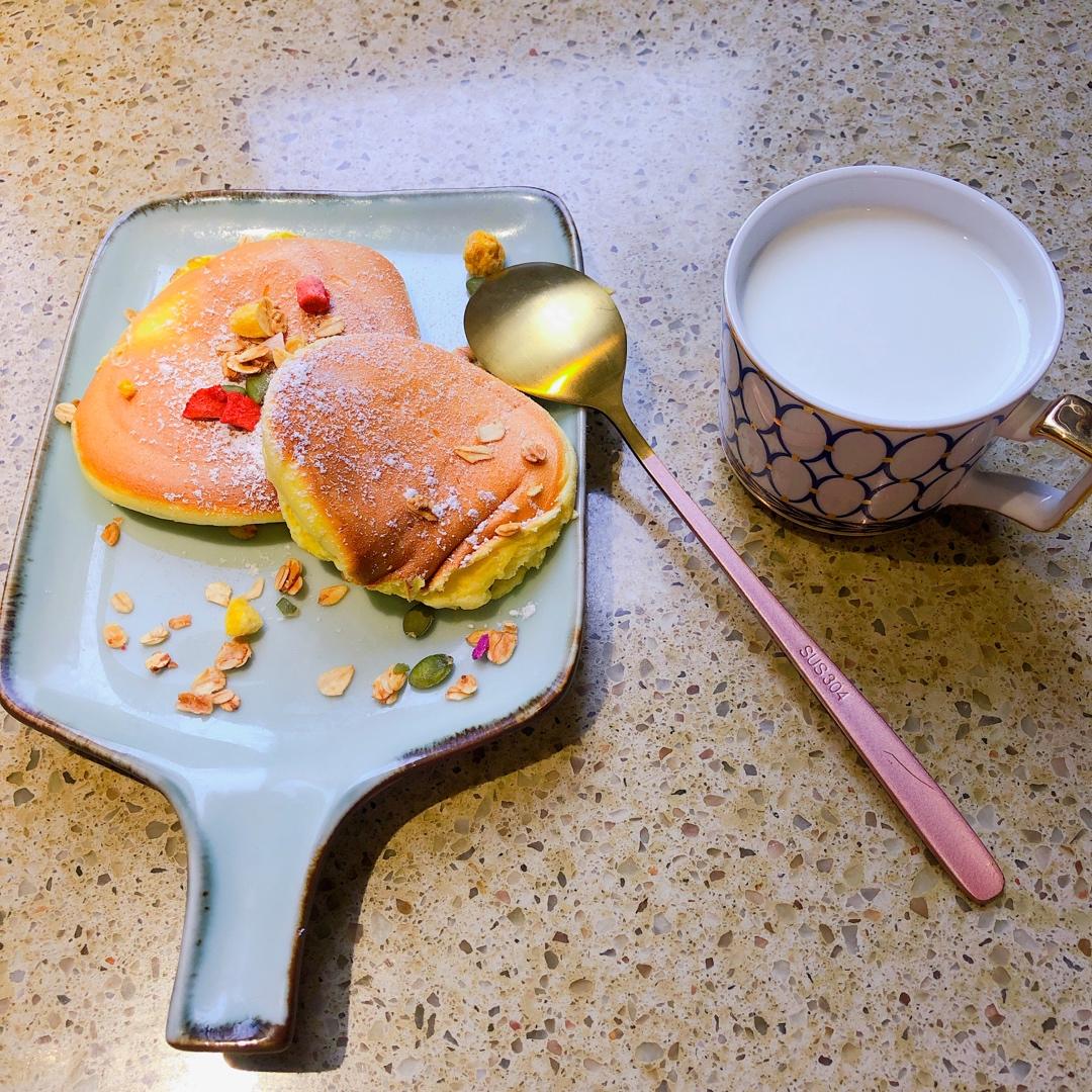 不用烤箱 15分钟无油低糖的舒芙蕾蛋糕松饼 🥞 蓬松绵软