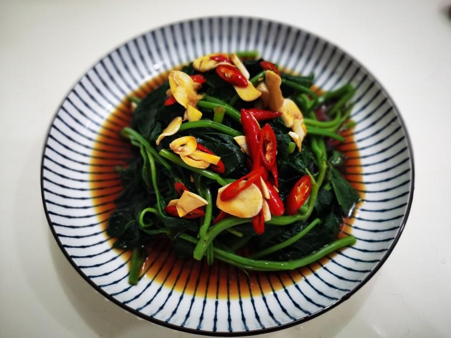 凉拌空心菜、红薯尖灵魂料汁