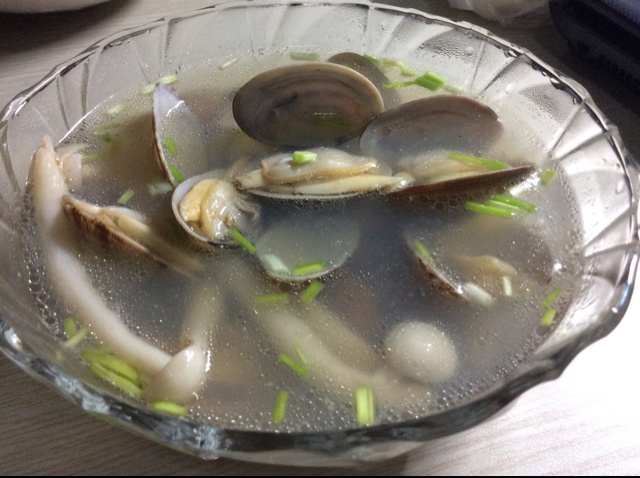 蛤蜊菌菇汤