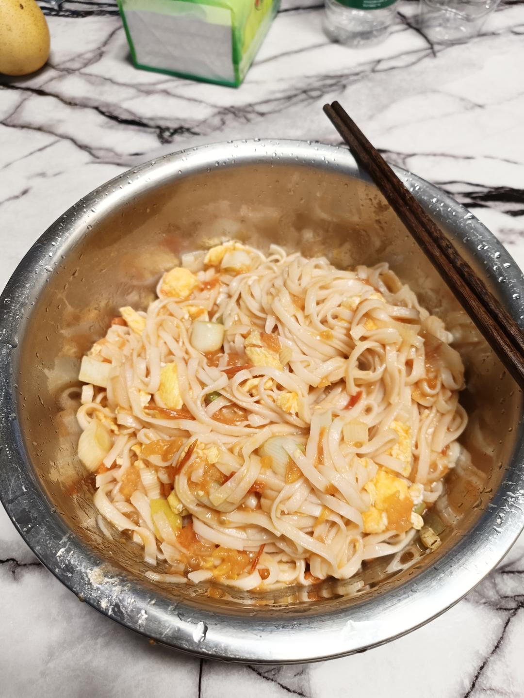 西红柿鸡蛋炒面
