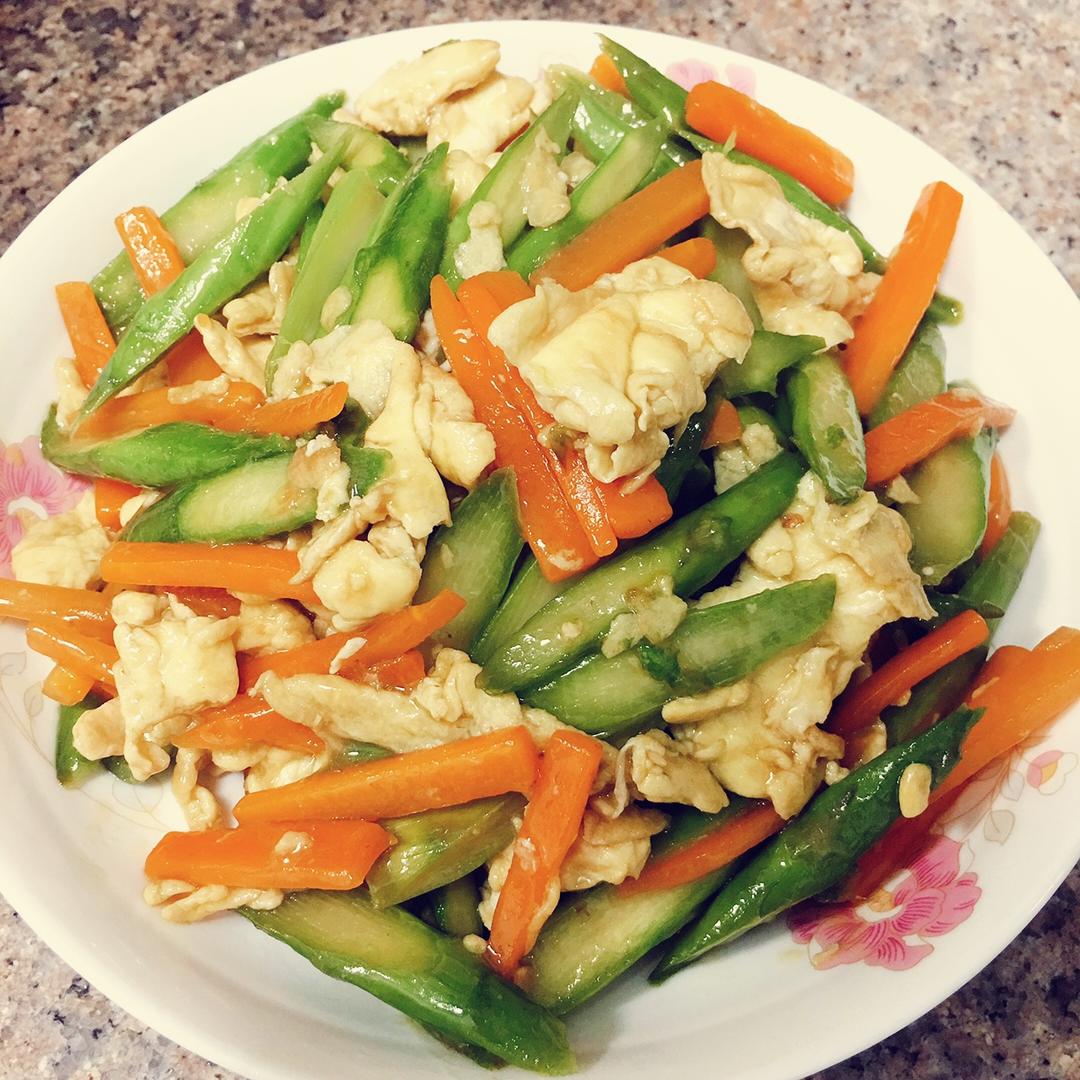 芦笋木耳炒鸡蛋