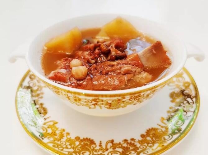 夏日祛湿汤做法—粉葛薏米排骨汤