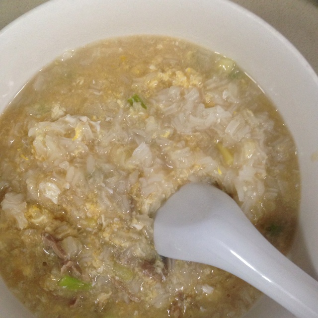窝蛋生滚牛肉粥