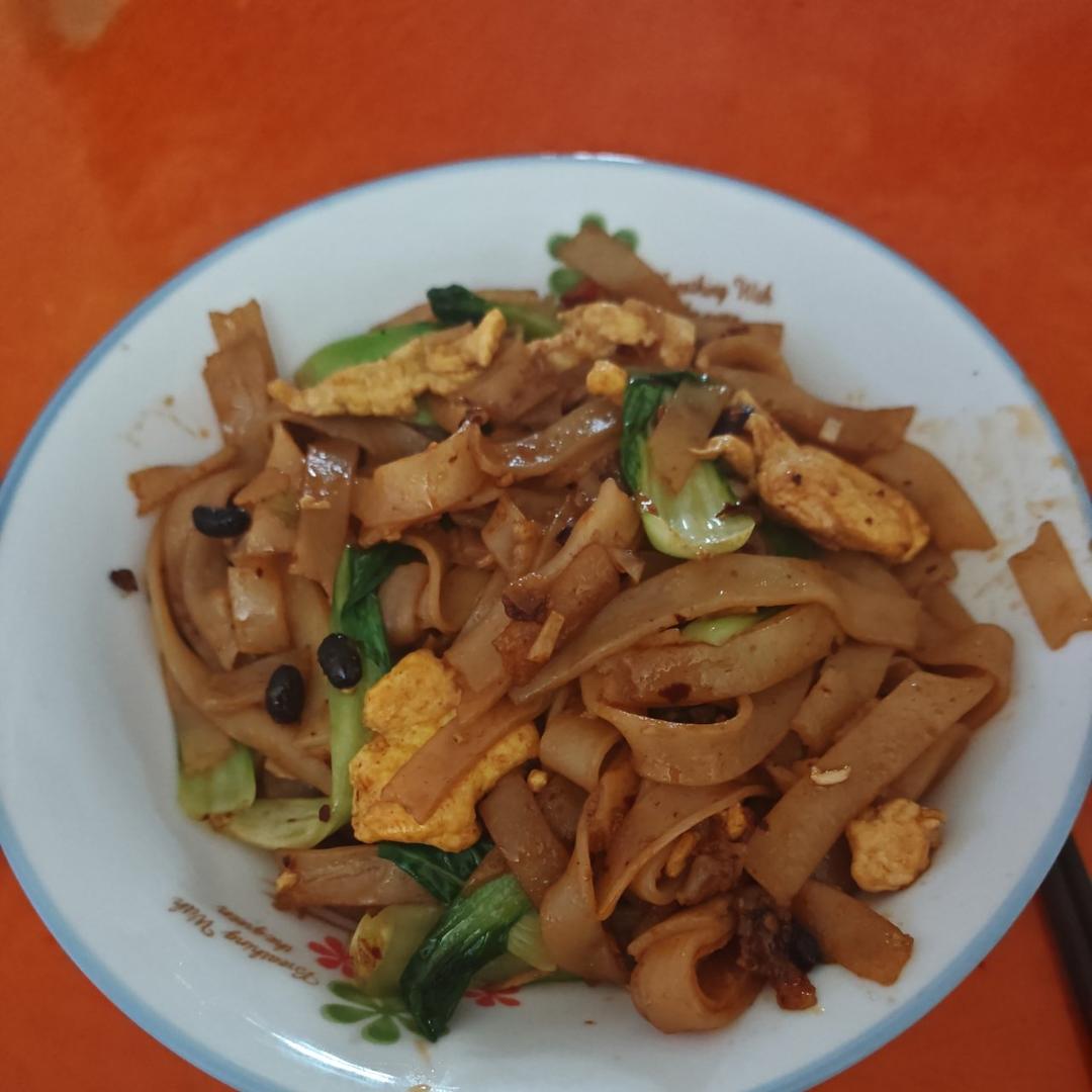 沙县小吃：老干妈鸡丝火腿炒河粉！