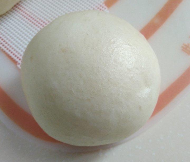 松软香甜的奶黄包，很快就可以搞定。