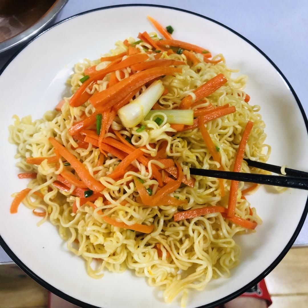 camouflage123做的鸡蛋肉丝胡萝卜炒面
