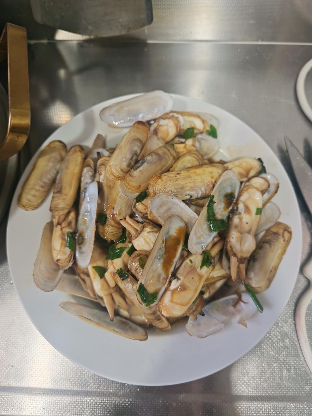 白灼葱油蛏子