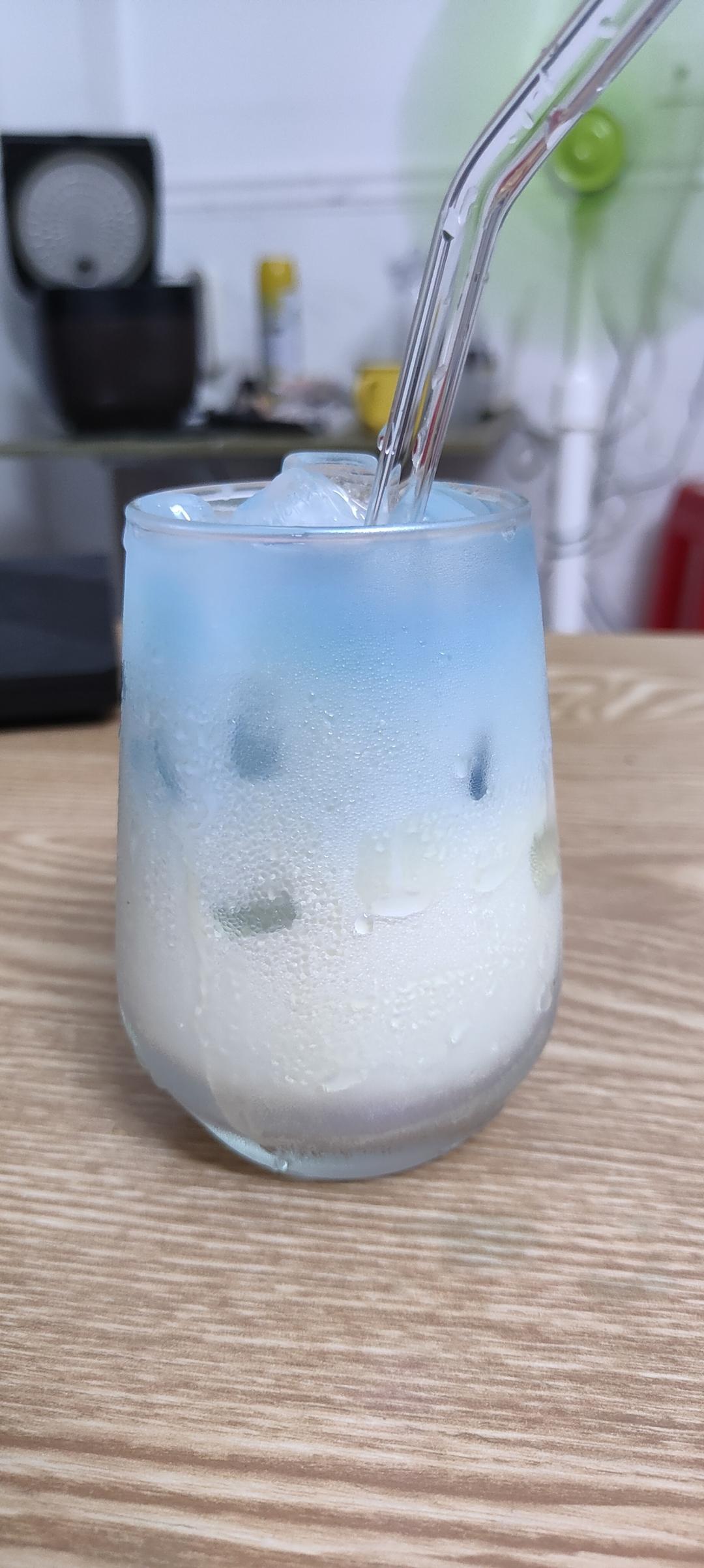 天空牛奶﹌蝶豆花饮