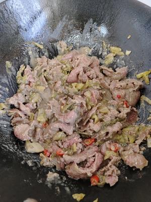 酸菜炒牛肉的做法 步骤8