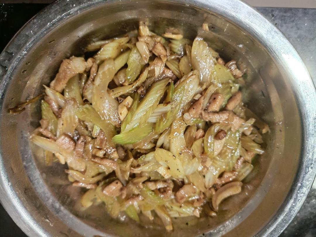 下饭芹菜炒肉