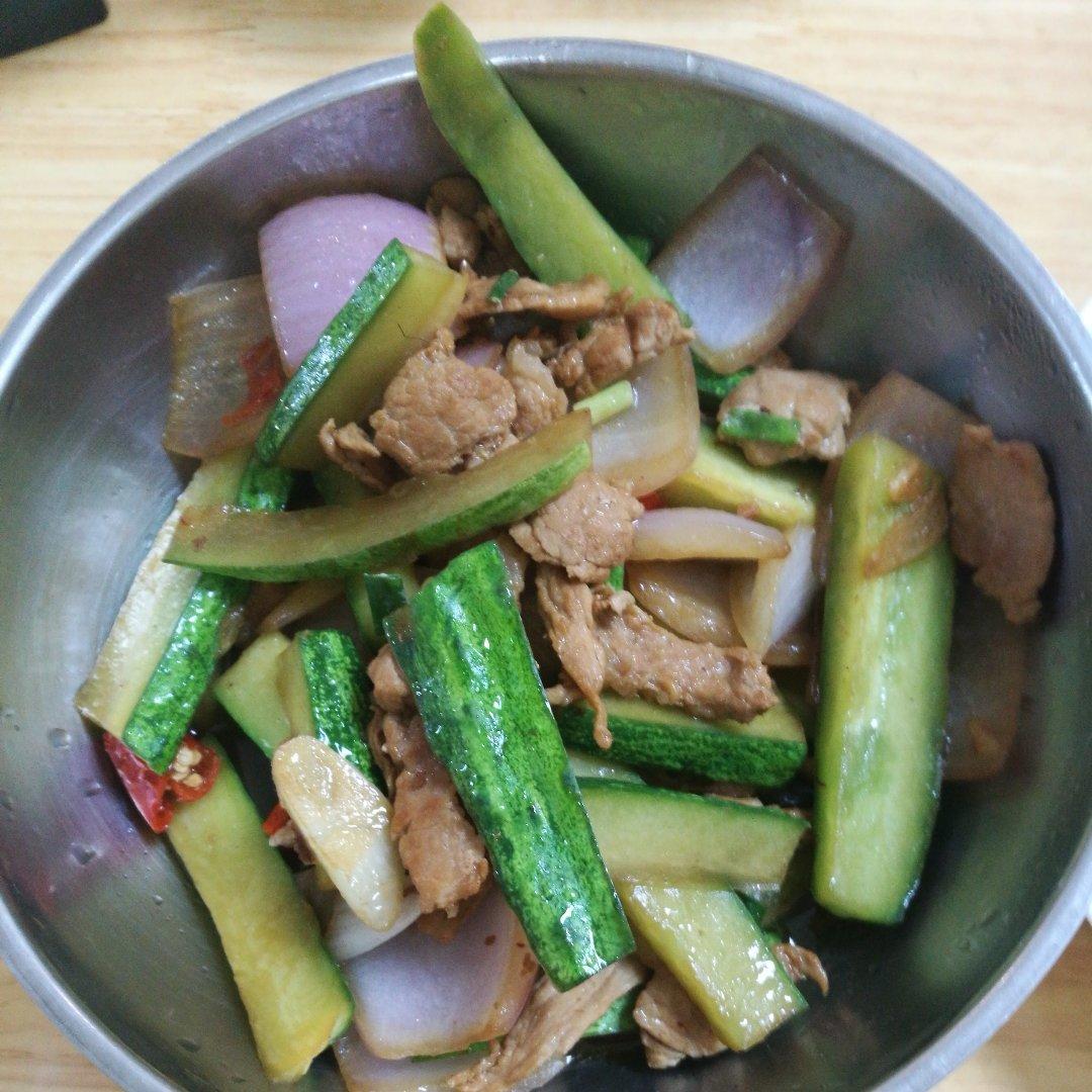 青瓜炒洋葱