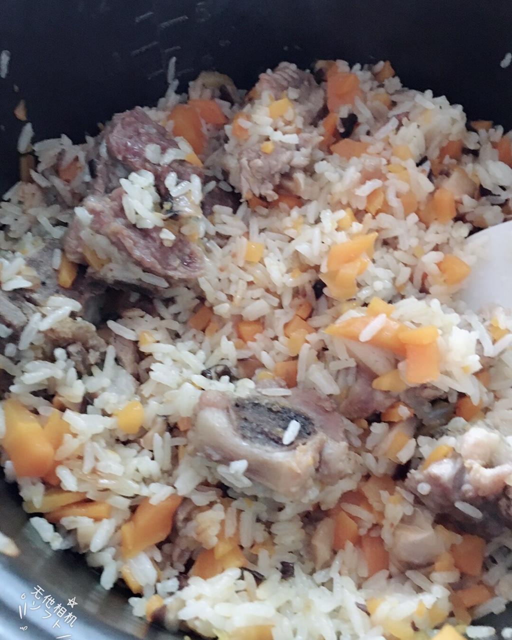 喷香排骨焖饭（爆好吃）