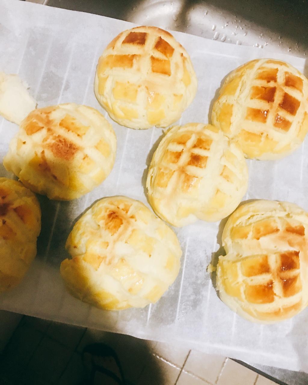 好吃到炸裂的港式菠萝包（附带制作酥皮的小视频）