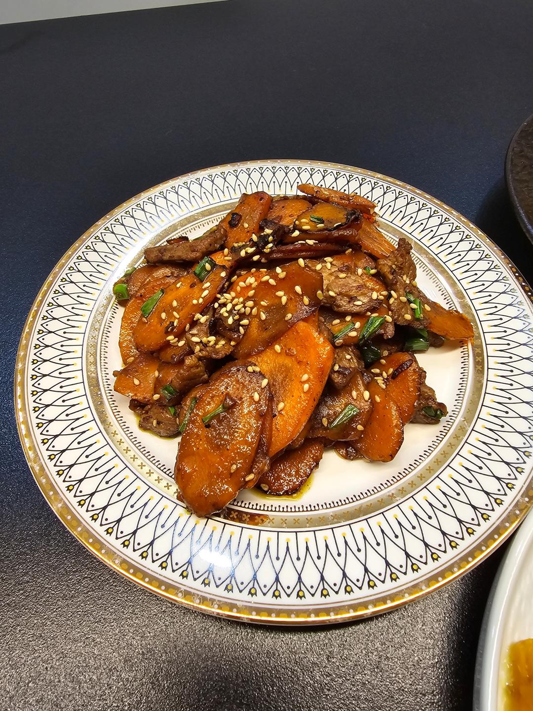 超下饭的胡萝卜炒肉