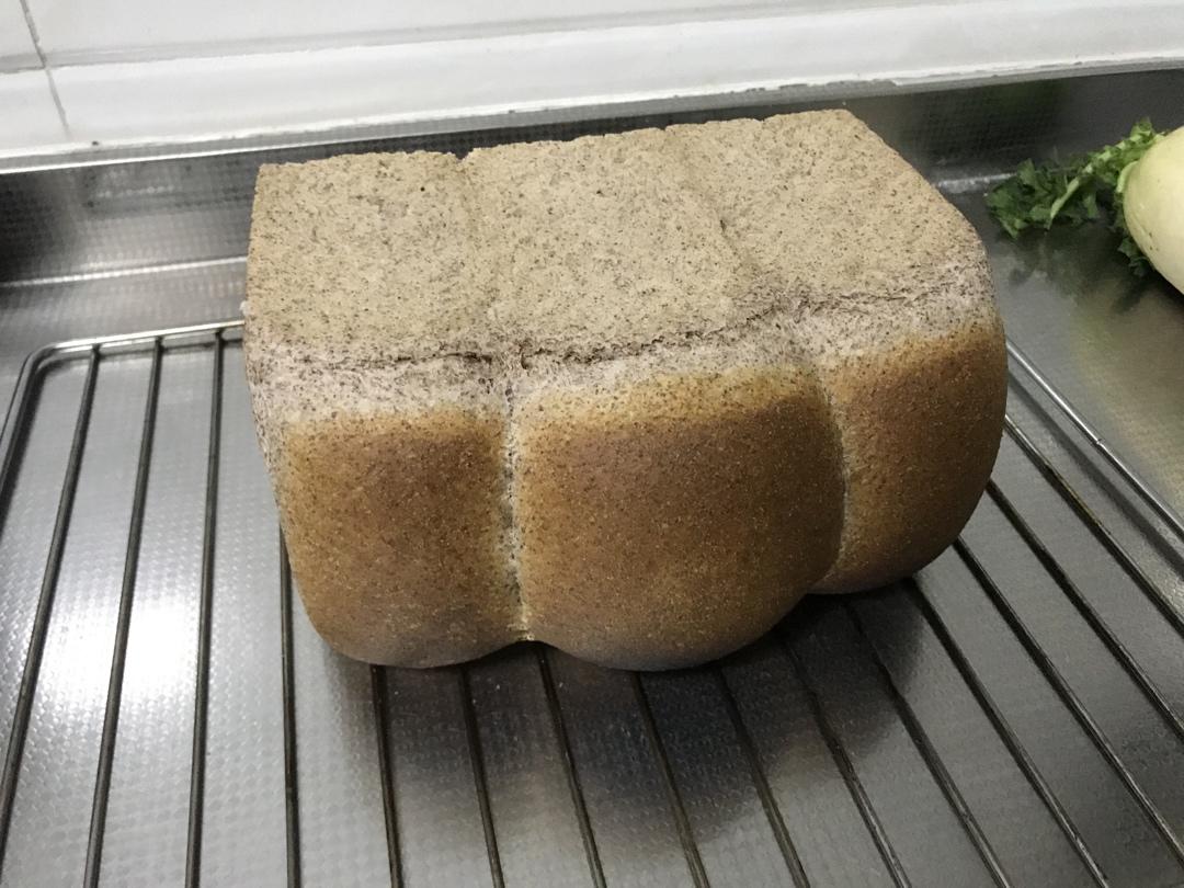 超软全麦吐司（一次发酵，液体量大，王后硬红高筋粉和T150全麦粉）
