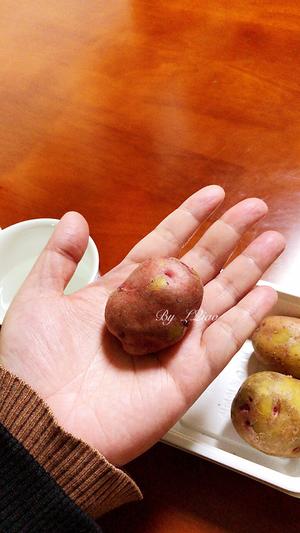 野葱香煎小土豆的做法 步骤1