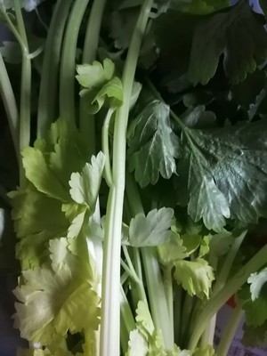 鱿鱼花炒芹菜的做法步骤图 怎么做好吃 浮世烩 下厨房 鱿鱼花炒芹菜的做法步骤图 怎么做好吃 浮世烩 下厨房
