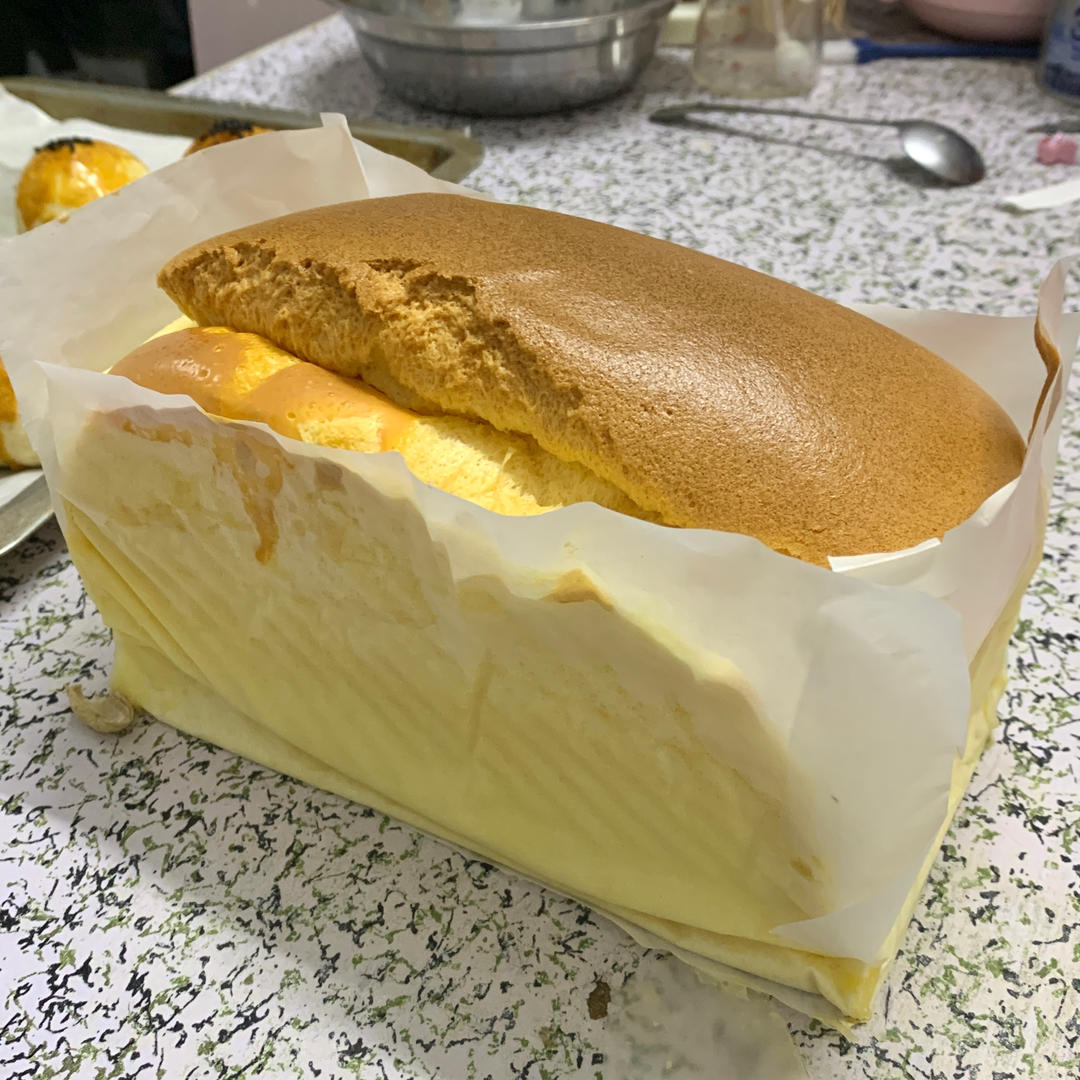 堪比柯基屁股
爆浆芝士🧀古早蛋糕