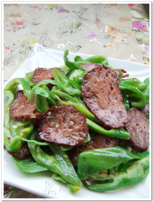 青椒血豆腐的做法