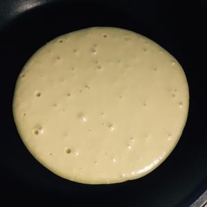 超级容易掌握的pancake（煎饼）的做法 步骤3