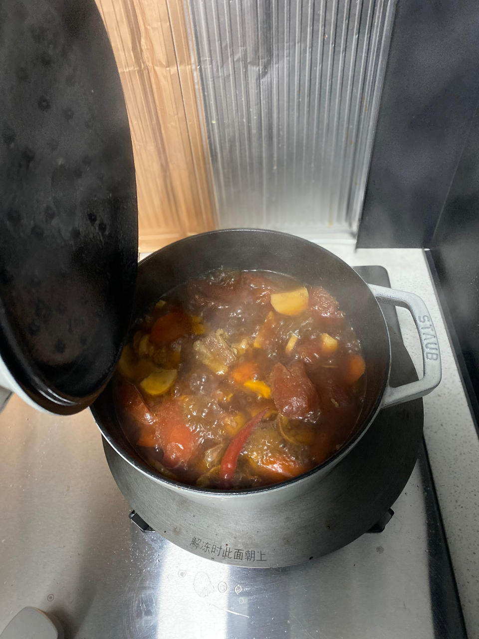 牛肋排炖胡萝卜土豆蕃茄