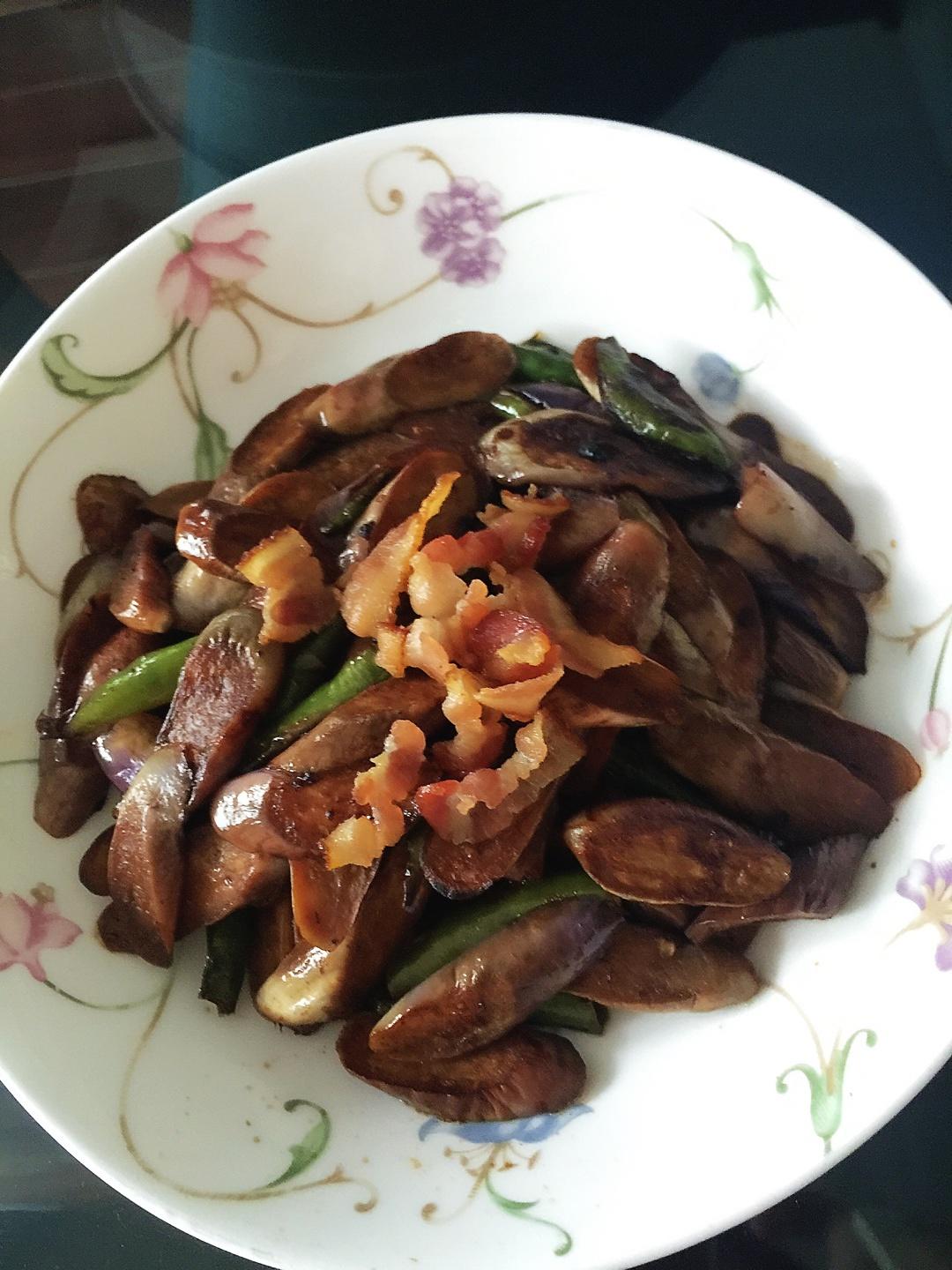 酱爆培根尖椒茄子的做法