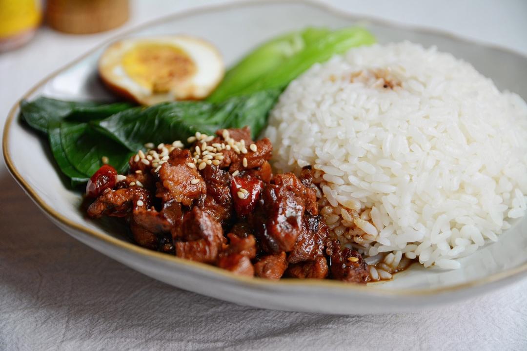 洋葱酥卤肉饭