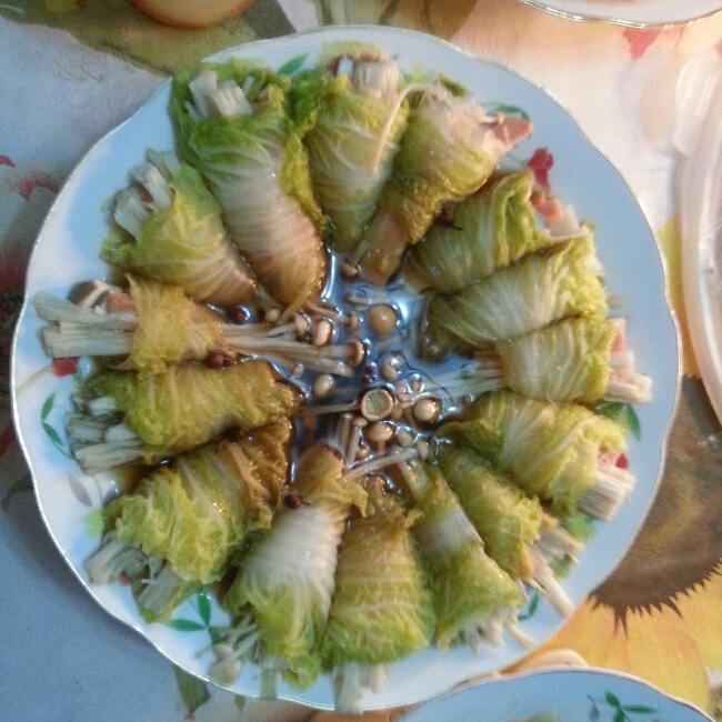 娃娃菜包双菇（Steamed Baby Cabbage with Mushrooms）