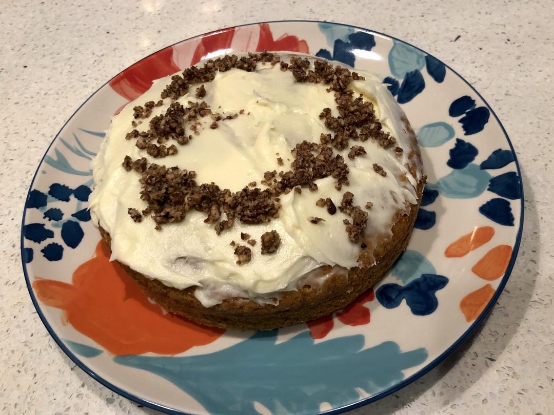 【经典胡萝卜蛋糕】 不需打发的简单快手蛋糕，胡萝卜的华丽变身 绝妙的消耗胡萝卜方法