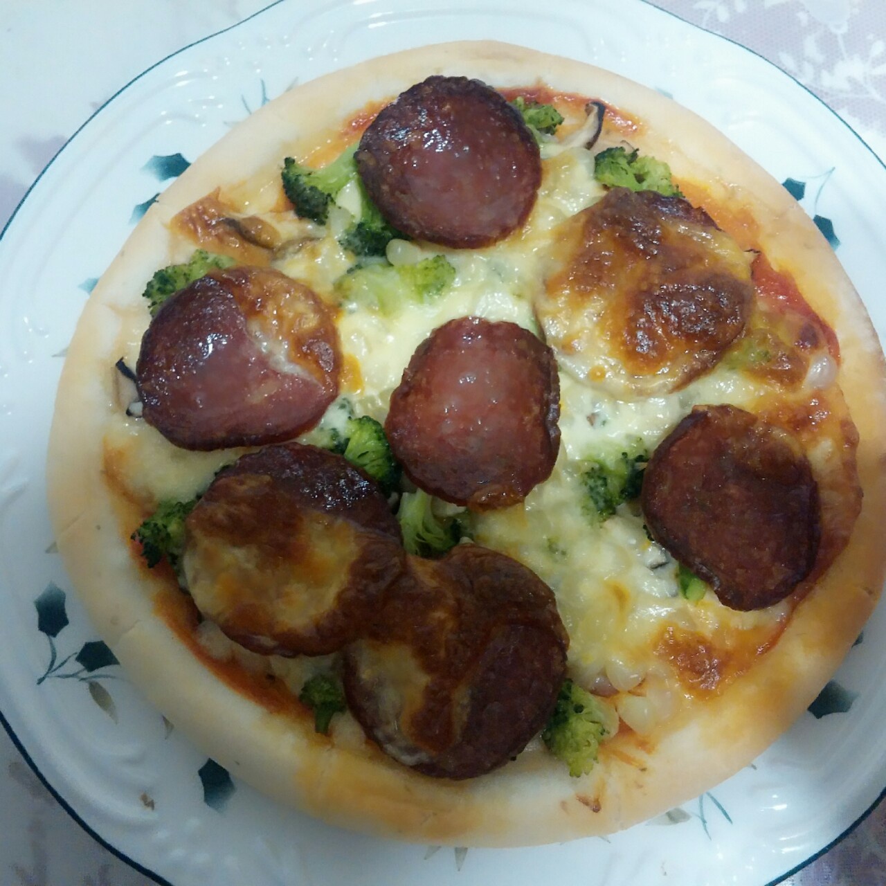 萨拉米肠披萨