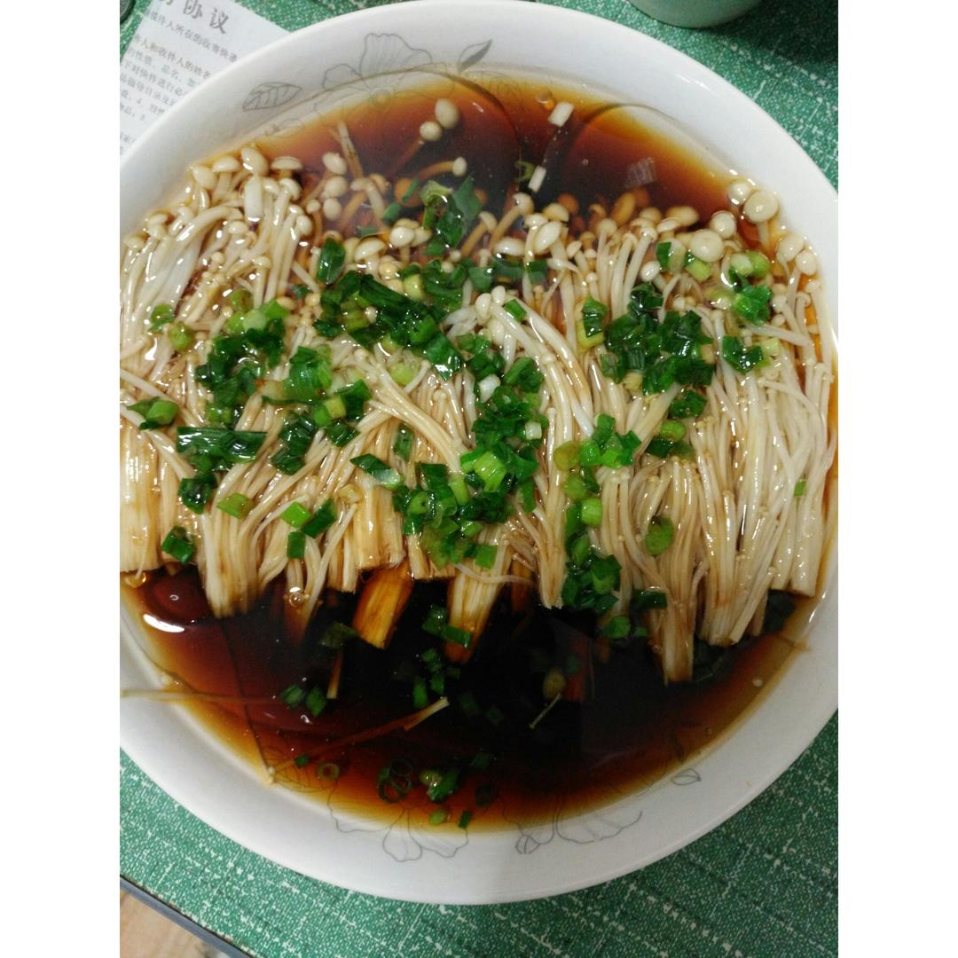 葱油金针菇——10分钟快手菜，你绝对不能错过的美味~