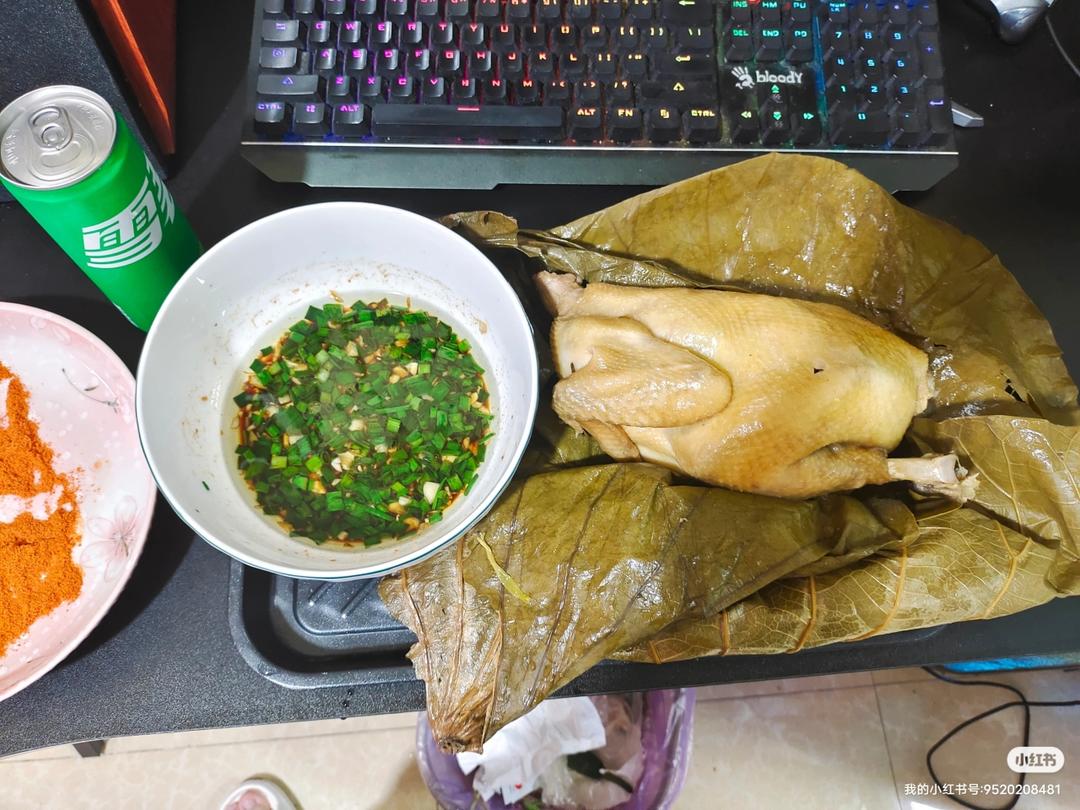 鲜嫩多汁的荷叶蒸鸡