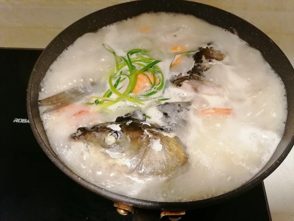 我的名字叫做hong做的白鲢鱼鱼头豆腐汤清蒸鲢鱼段