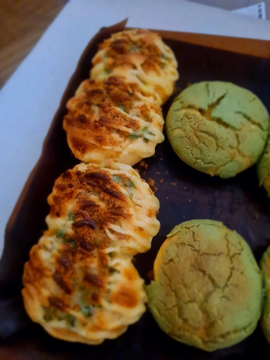 万能台式面团新食谱，古早三颗葱肉松包也太香了