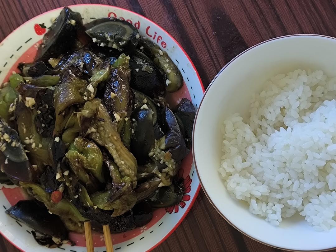 282道  拌青椒茄子皮蛋