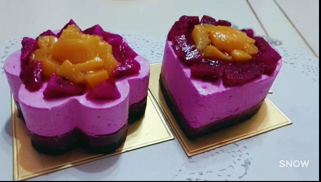 火龙果慕斯蛋糕