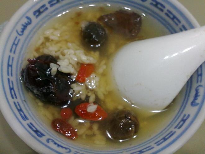 红枣桂圆枸杞酒酿汤的做法