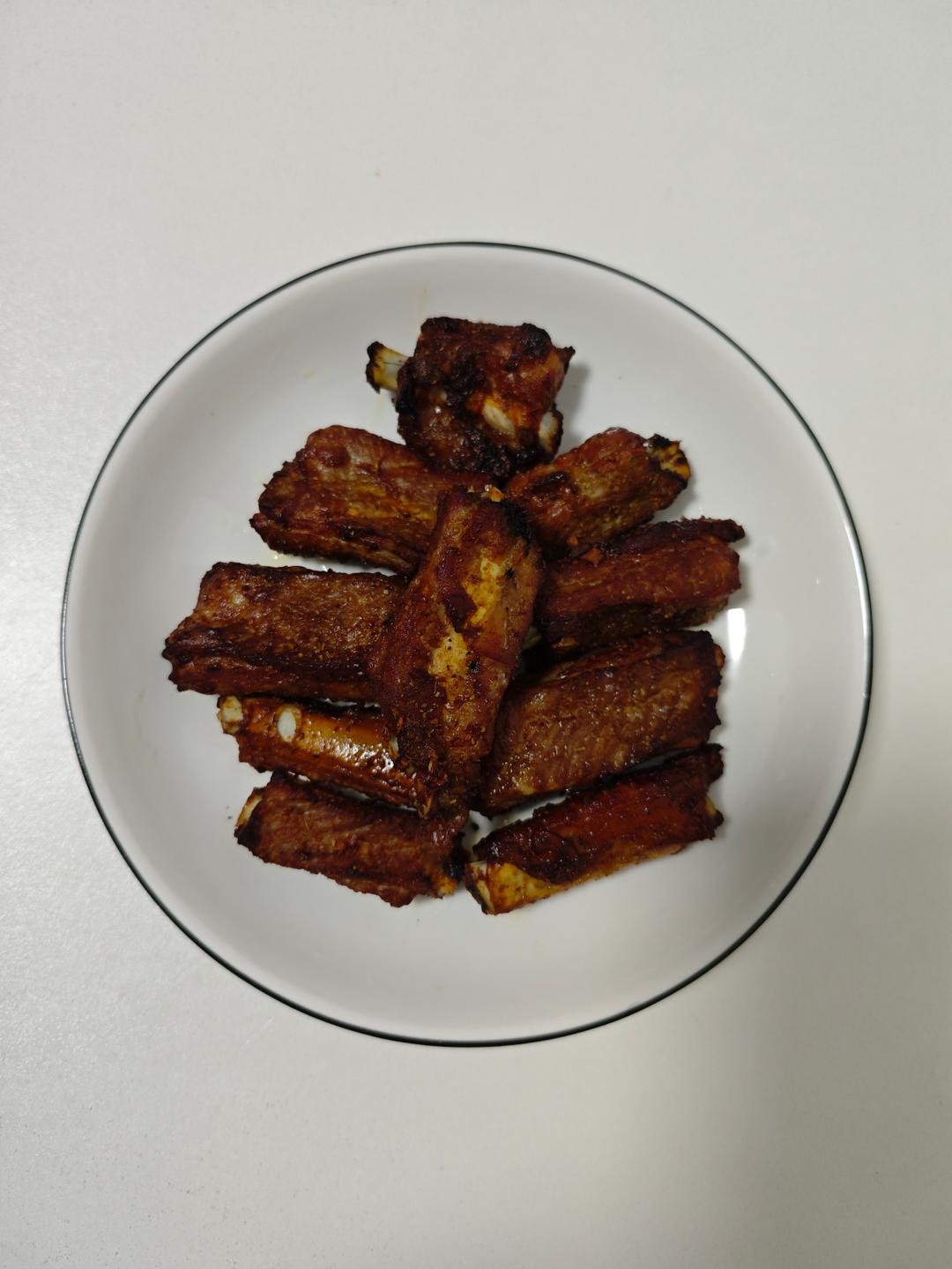 外焦里嫩！好吃到舔手指的蒜香烤排骨