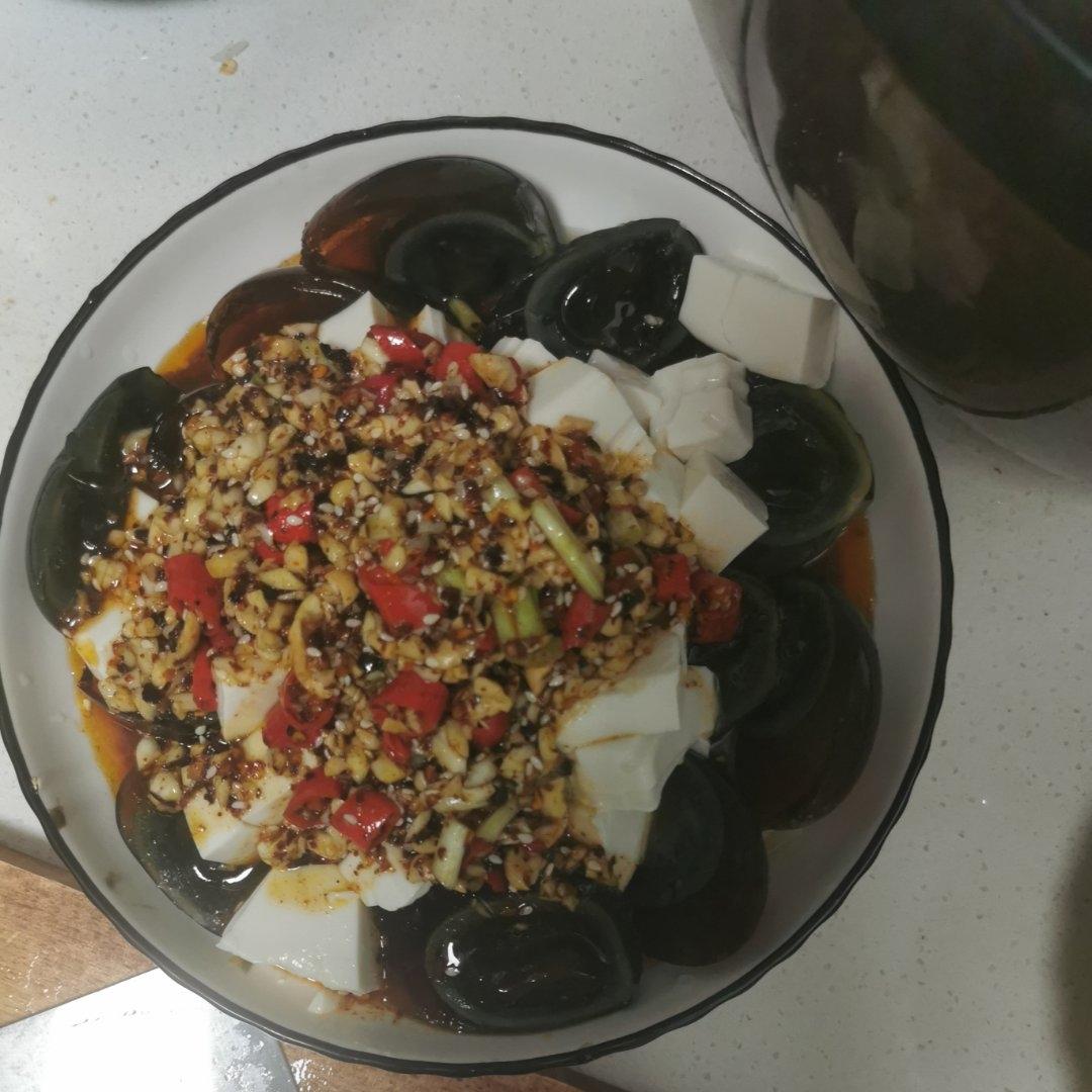 皮蛋拌豆腐