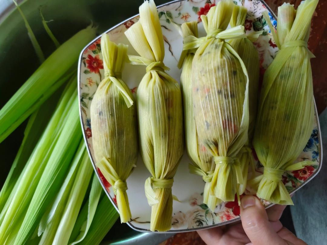 意想不到的美食“玉米叶饭团”
