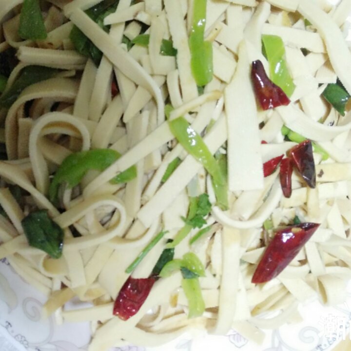 青椒豆腐皮炒肉丝