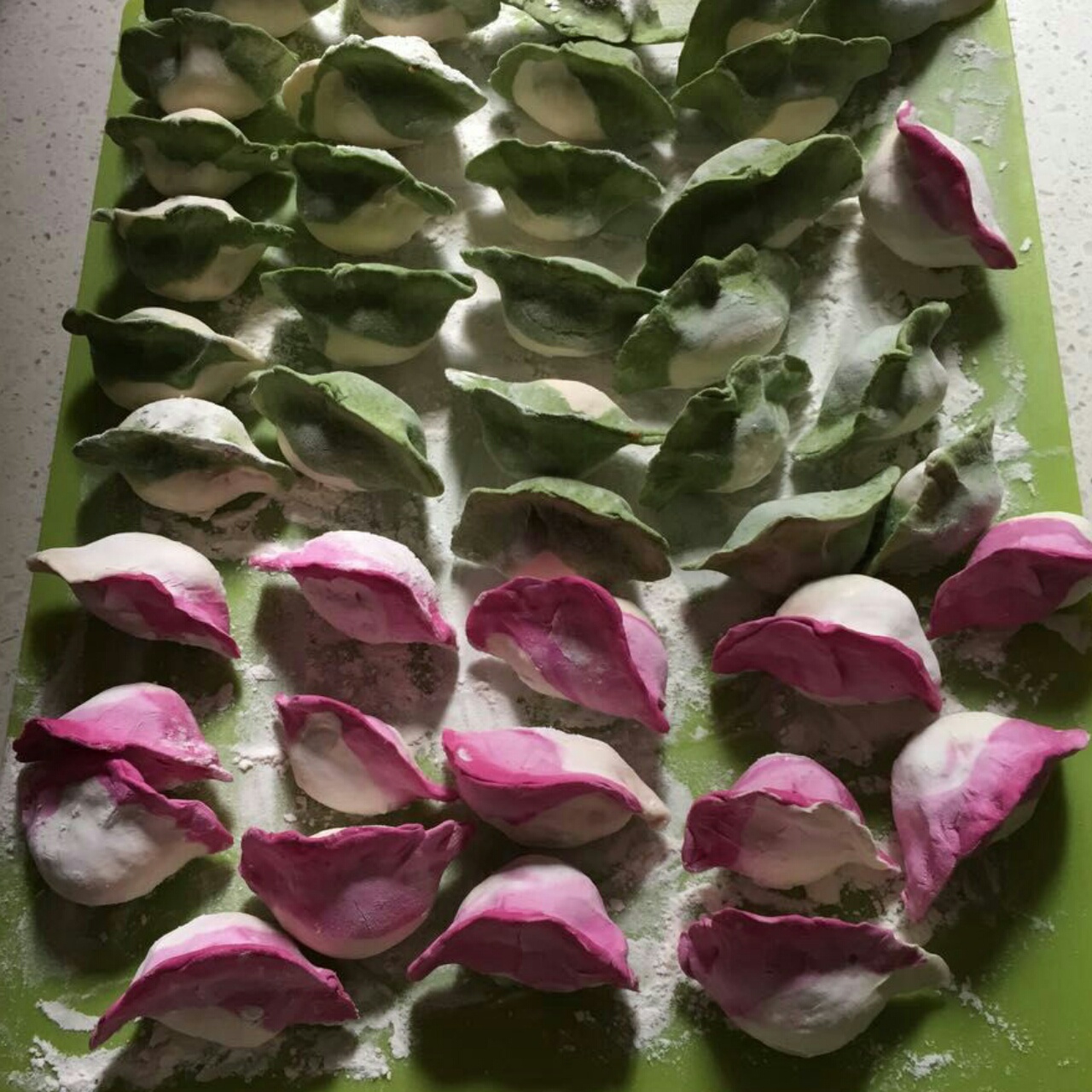 翡翠白玉白菜饺子详细版（附翡翠白玉白菜饺子包法，翡翠白玉饺子皮两种制法，面包机和面，翡翠白玉烧卖，各种馅料搭配）